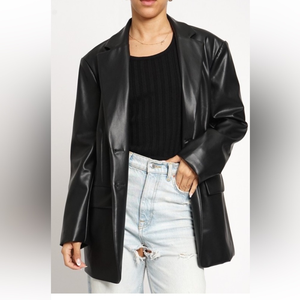 #324 Black boxy faux leather Blazer